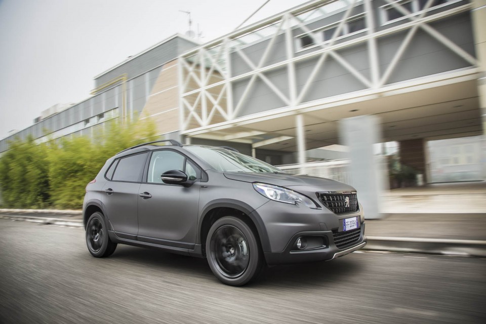 Photo officielle Peugeot 2008 Black Matt - Italie (2017)