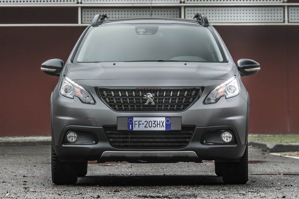 Photo face avant Peugeot 2008 Black Matt - Italie (2017)