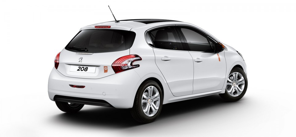 Photo 3/4 arrière Peugeot 208 Roland Garros Blanc Perle Nacré