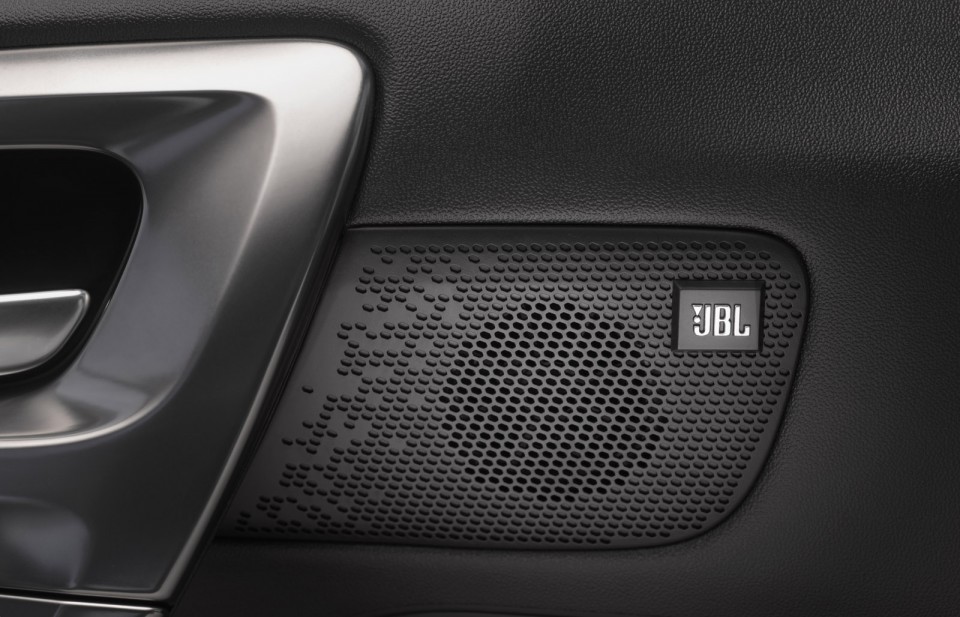 Photo kit Hi-Fi JBL Peugeot 208 XY JBL