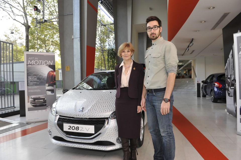 Peugeot 208 ZV (2012) - Peugeot Paris Grande Armée - 002