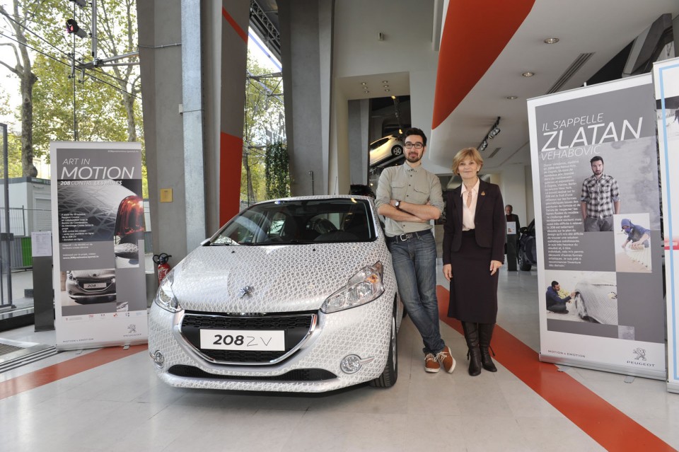 Peugeot 208 ZV (2012) - Peugeot Paris Grande Armée - 006