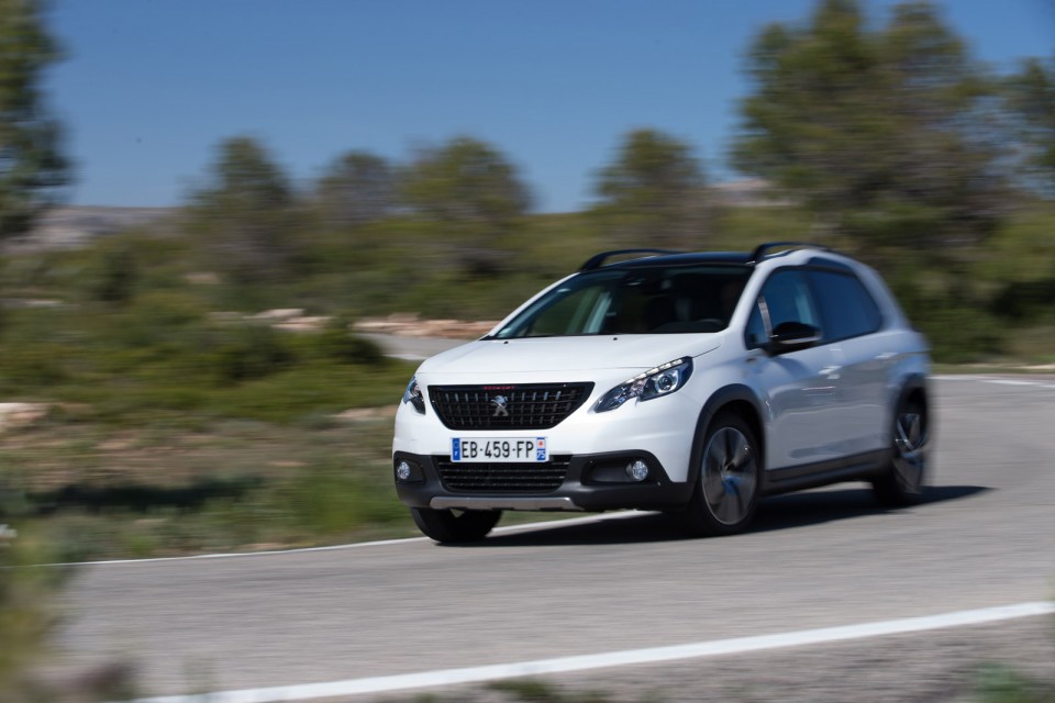 Photo Peugeot 2008 GT Line restylée Blanc Nacré - Essais 2016