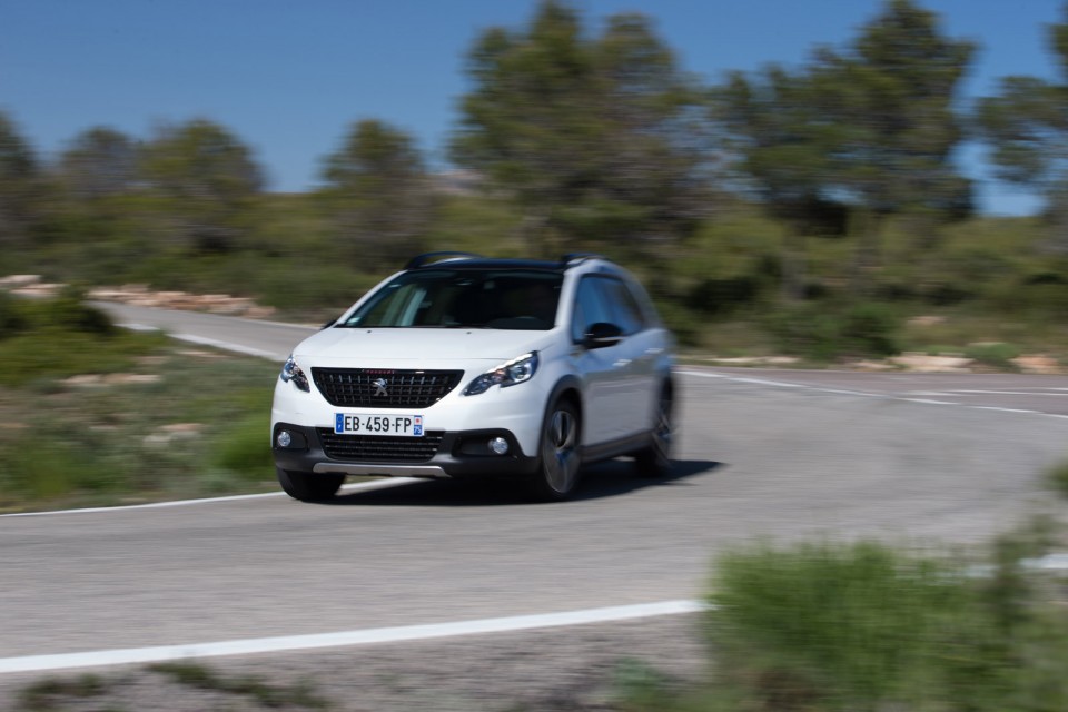 Photo Peugeot 2008 GT Line restylée Blanc Nacré - Essais 2016