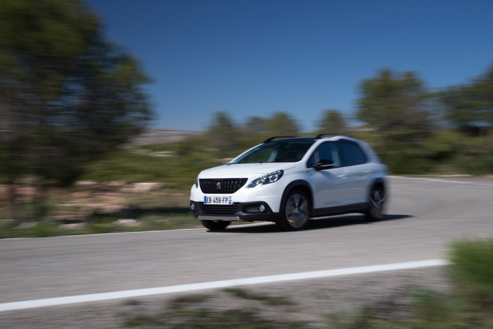 Photo Peugeot 2008 GT Line restylée Blanc Nacré - Essais 2016