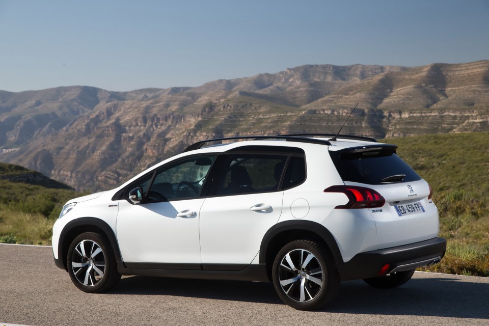 Photo Peugeot 2008 GT Line restylée Blanc Nacré - Essais 2016