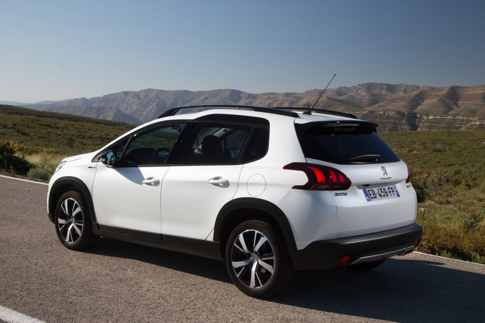 Photo Peugeot 2008 GT Line restylée Blanc Nacré - Essais 2016