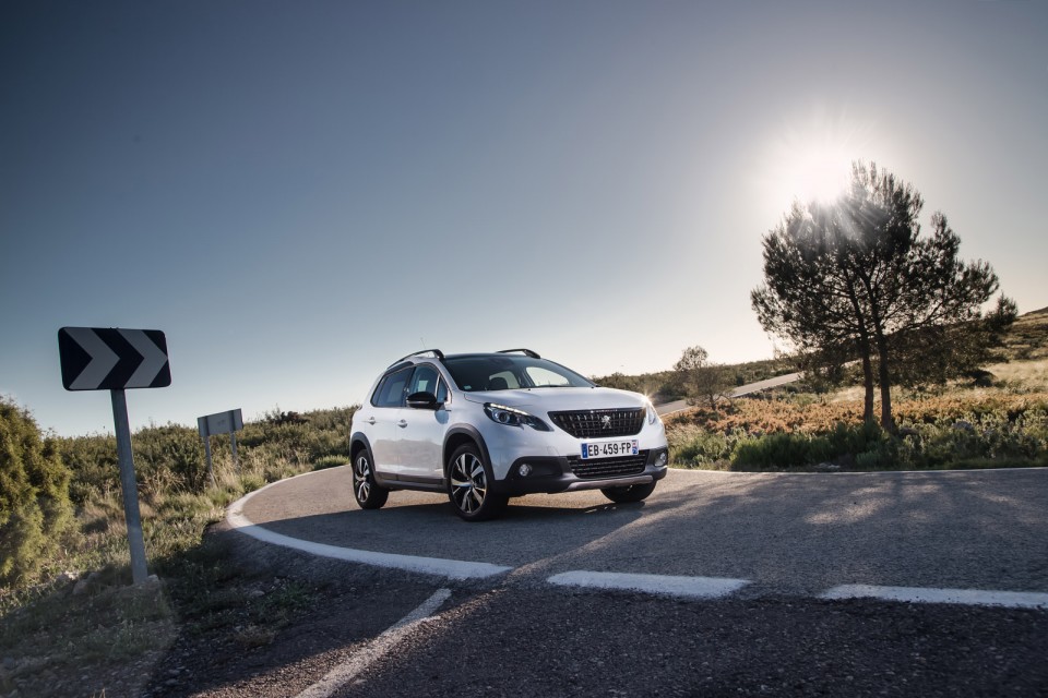 Photo Peugeot 2008 GT Line restylée Blanc Nacré - Essais 2016