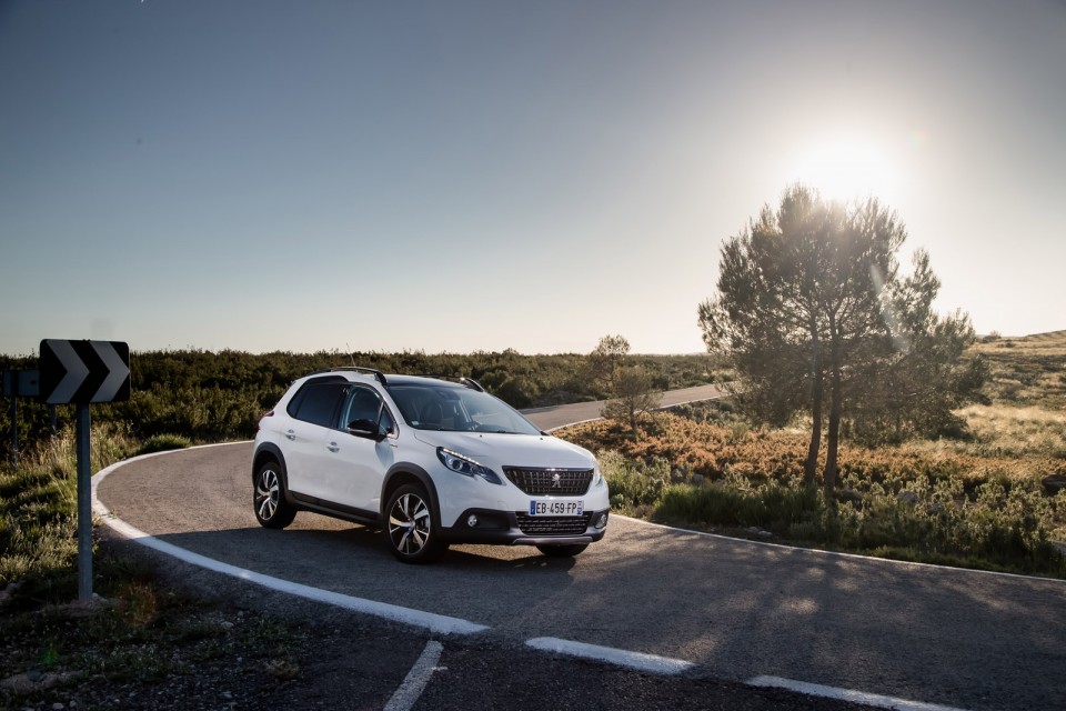 Photo Peugeot 2008 GT Line restylée Blanc Nacré - Essais 2016