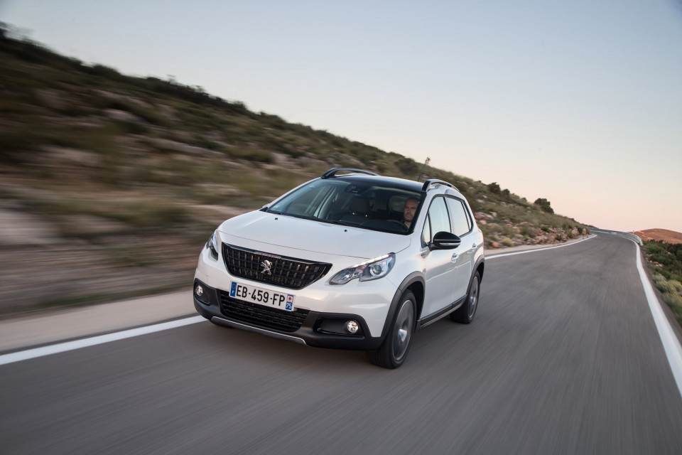 Photo Peugeot 2008 GT Line restylée Blanc Nacré - Essais 2016