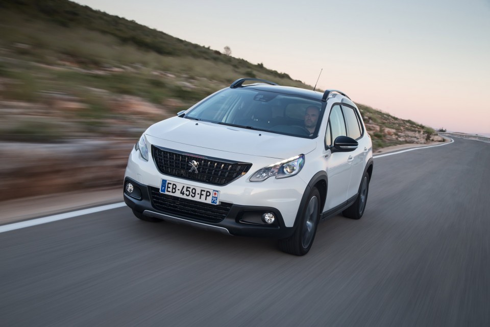 Photo Peugeot 2008 GT Line restylée Blanc Nacré - Essais 2016