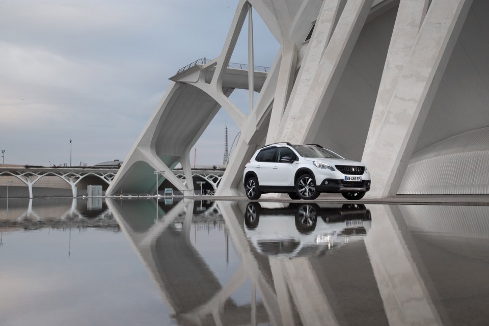 Photo Peugeot 2008 GT Line restylée Blanc Nacré - Essais 2016