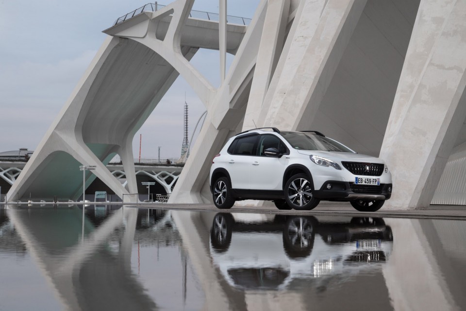 Photo Peugeot 2008 GT Line restylée Blanc Nacré - Essais 2016