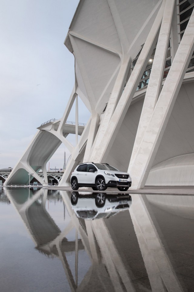 Photo Peugeot 2008 GT Line restylée Blanc Nacré - Essais 2016