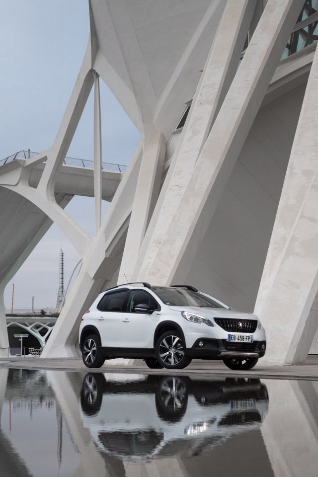 Photo Peugeot 2008 GT Line restylée Blanc Nacré - Essais 2016