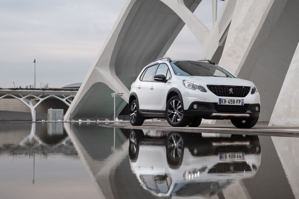 Photo Peugeot 2008 GT Line restylée Blanc Nacré - Essais 2016