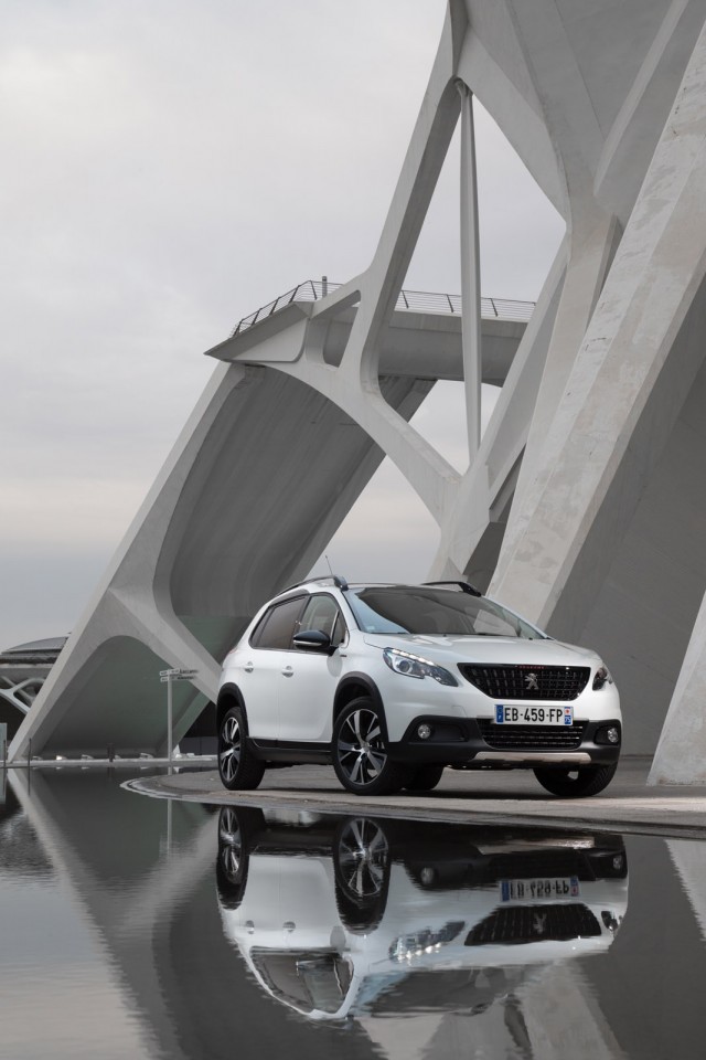 Photo Peugeot 2008 GT Line restylée Blanc Nacré - Essais 2016