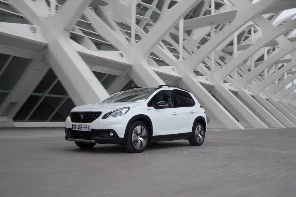 Photo Peugeot 2008 GT Line restylée Blanc Nacré - Essais 2016