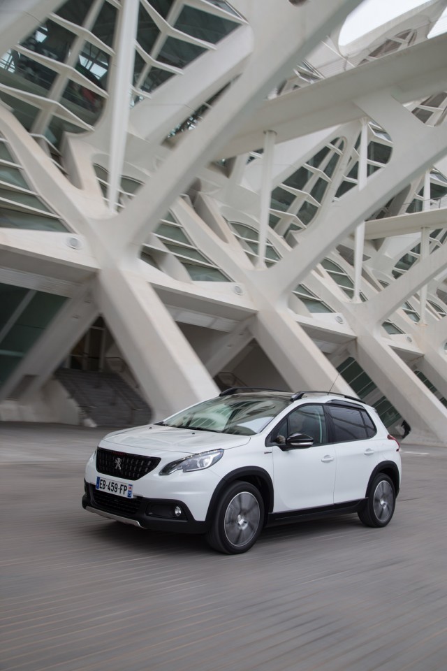 Photo Peugeot 2008 GT Line restylée Blanc Nacré - Essais 2016