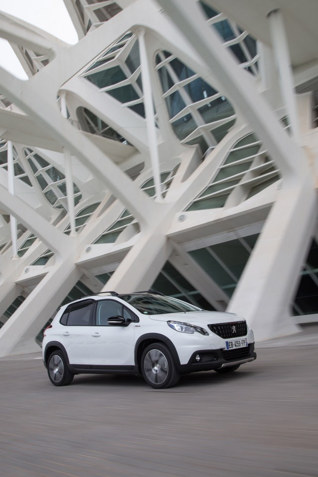 Photo Peugeot 2008 GT Line restylée Blanc Nacré - Essais 2016