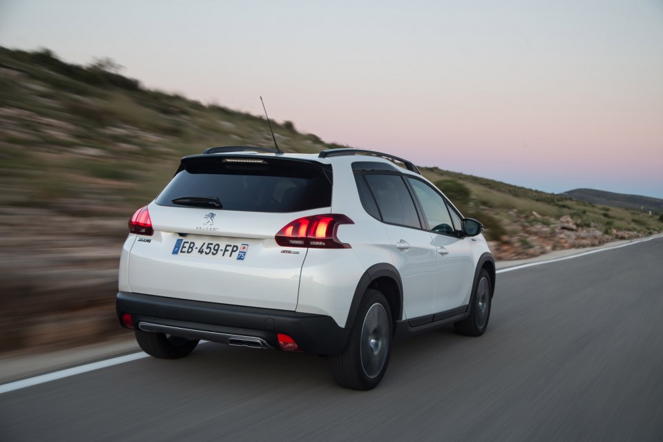 Photo Peugeot 2008 GT Line restylée Blanc Nacré - Essais 2016