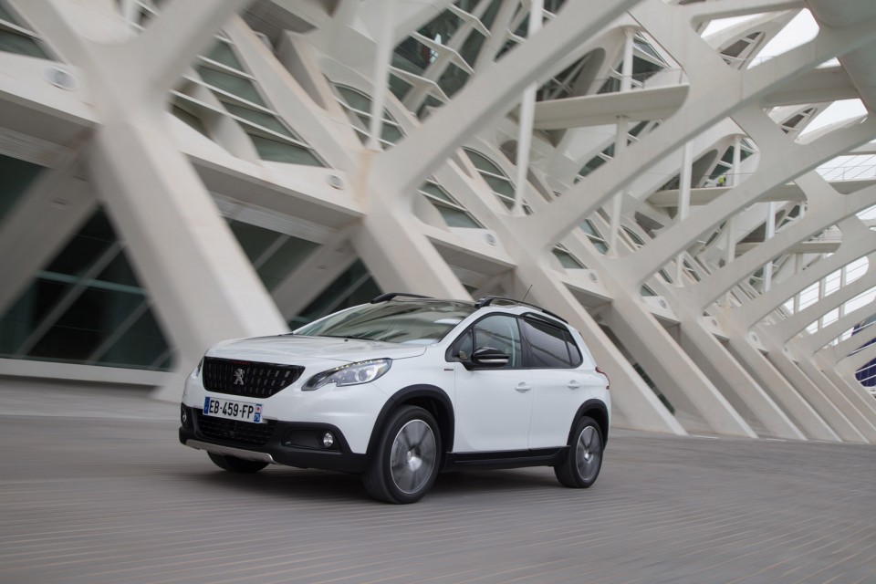 Photo Peugeot 2008 GT Line restylée Blanc Nacré - Essais 2016