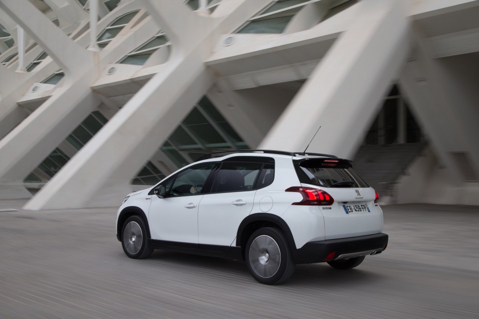 Photo Peugeot 2008 GT Line restylée Blanc Nacré - Essais 2016