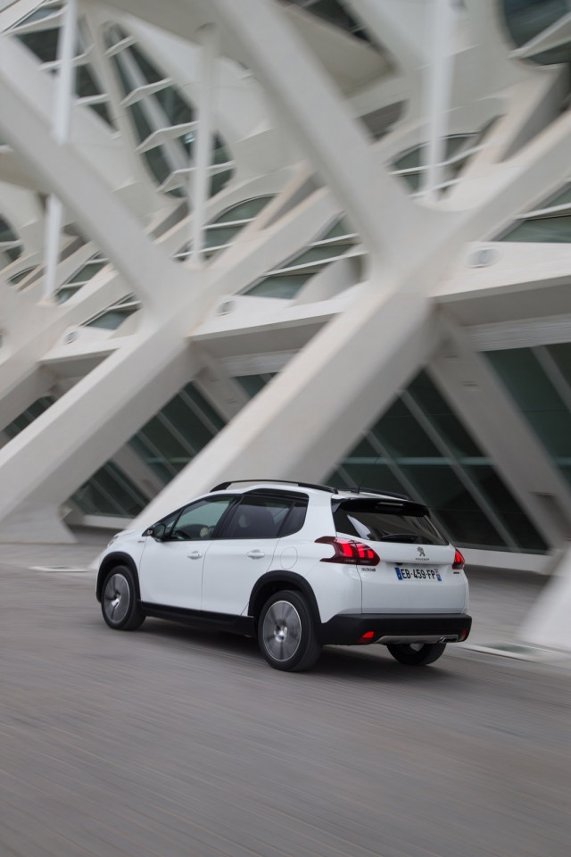 Photo Peugeot 2008 GT Line restylée Blanc Nacré - Essais 2016
