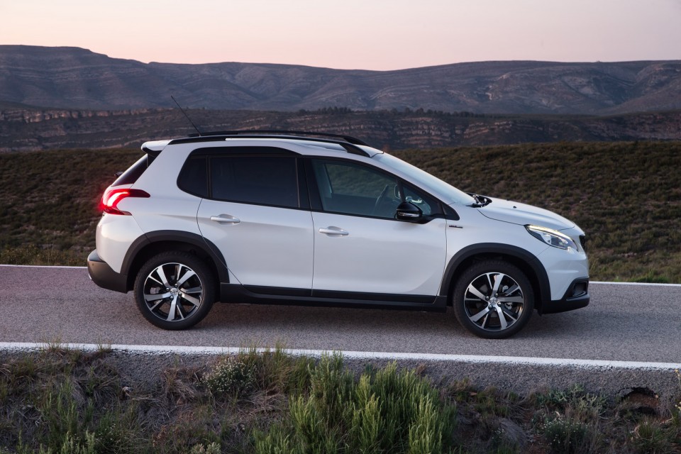 Photo Peugeot 2008 GT Line restylée Blanc Nacré - Essais 2016