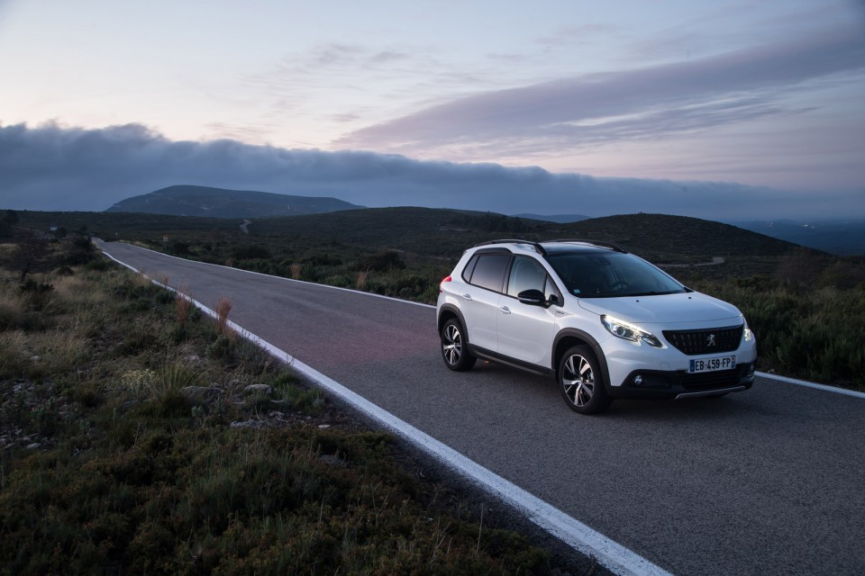 Photo Peugeot 2008 GT Line restylée Blanc Nacré - Essais 2016