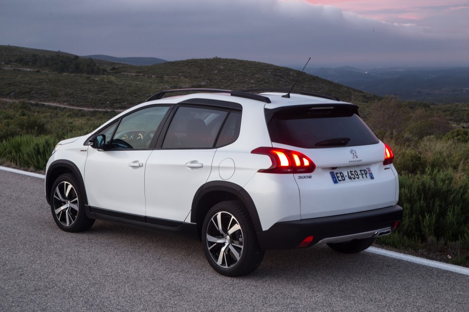 Photo Peugeot 2008 GT Line restylée Blanc Nacré - Essais 2016