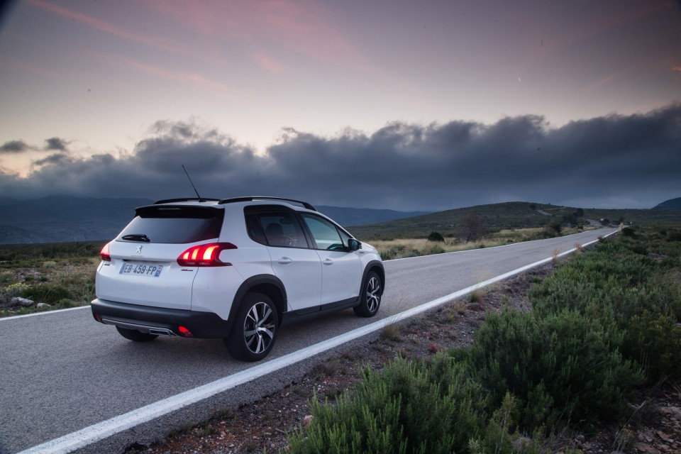 Photo Peugeot 2008 GT Line restylée Blanc Nacré - Essais 2016