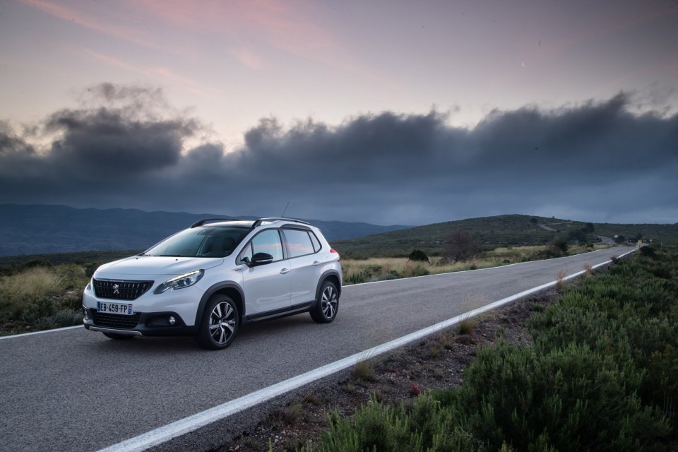 Photo Peugeot 2008 GT Line restylée Blanc Nacré - Essais 2016