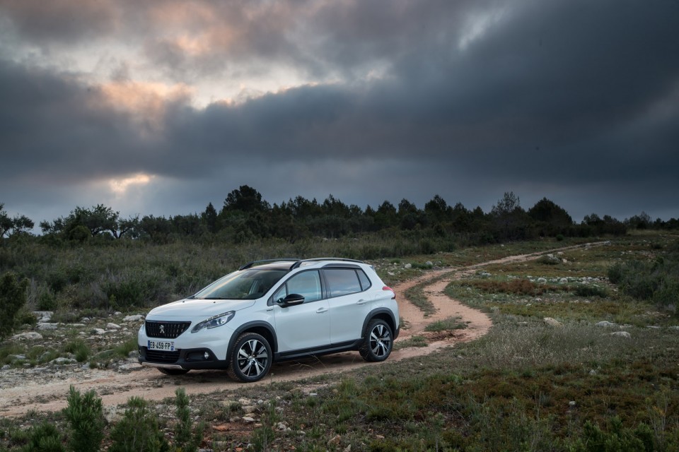 Photo Peugeot 2008 GT Line restylée Blanc Nacré - Essais 2016