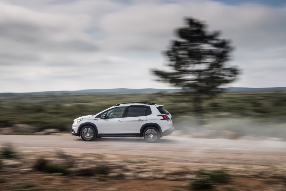 Photo Peugeot 2008 GT Line restylée Blanc Nacré - Essais 2016