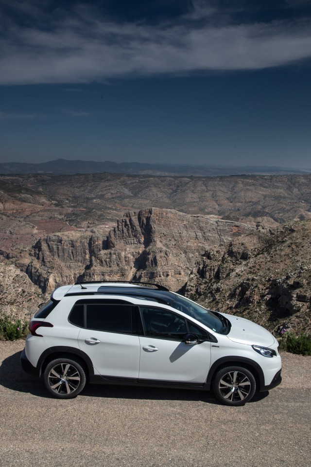 Photo Peugeot 2008 GT Line restylée Blanc Nacré - Essais 2016