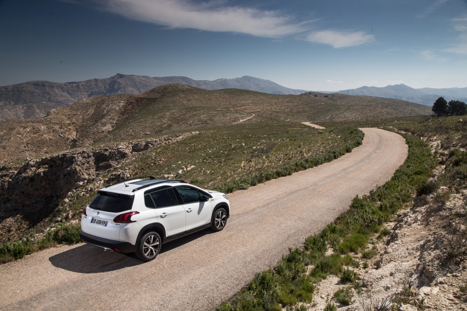 Photo Peugeot 2008 GT Line restylée Blanc Nacré - Essais 2016