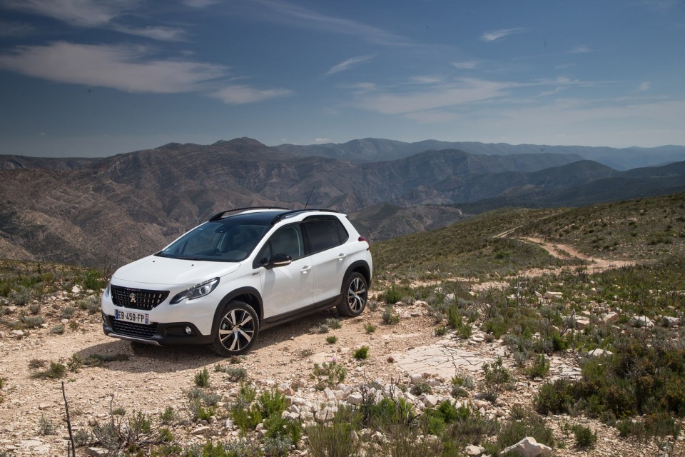 Photo Peugeot 2008 GT Line restylée Blanc Nacré - Essais 2016