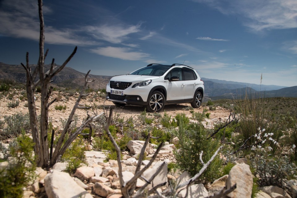 Photo Peugeot 2008 GT Line restylée Blanc Nacré - Essais 2016