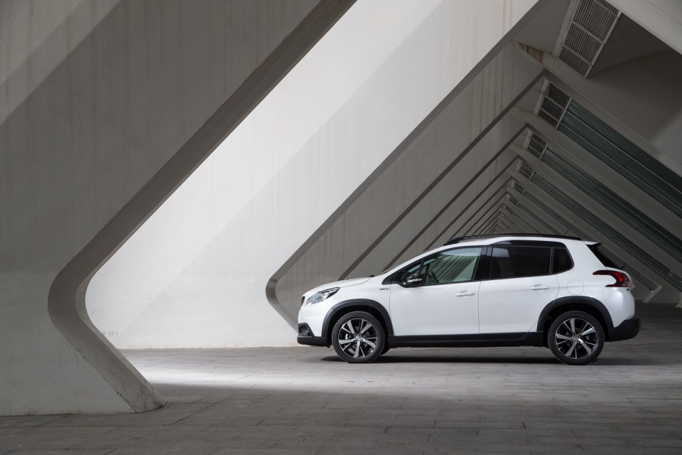 Photo Peugeot 2008 GT Line restylée Blanc Nacré - Essais 2016