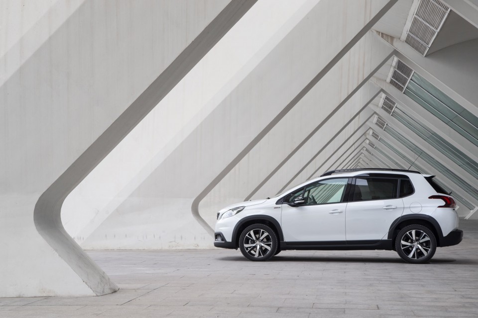 Photo Peugeot 2008 GT Line restylée Blanc Nacré - Essais 2016