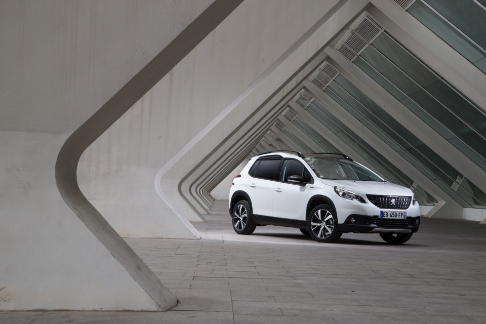 Photo Peugeot 2008 GT Line restylée Blanc Nacré - Essais 2016