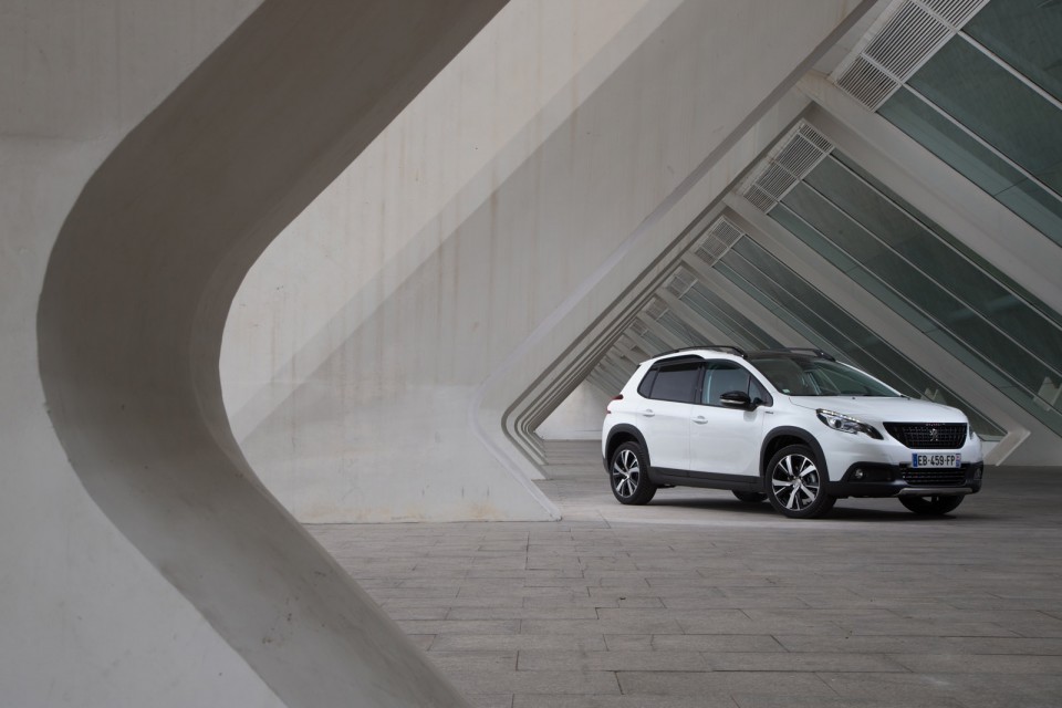 Photo Peugeot 2008 GT Line restylée Blanc Nacré - Essais 2016