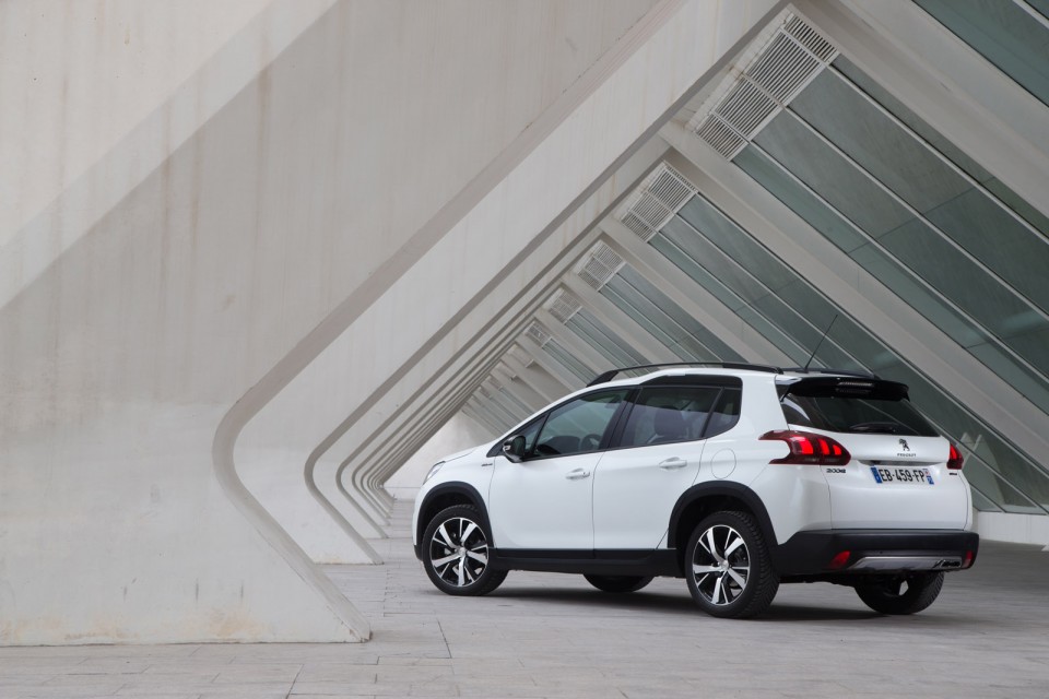 Photo Peugeot 2008 GT Line restylée Blanc Nacré - Essais 2016
