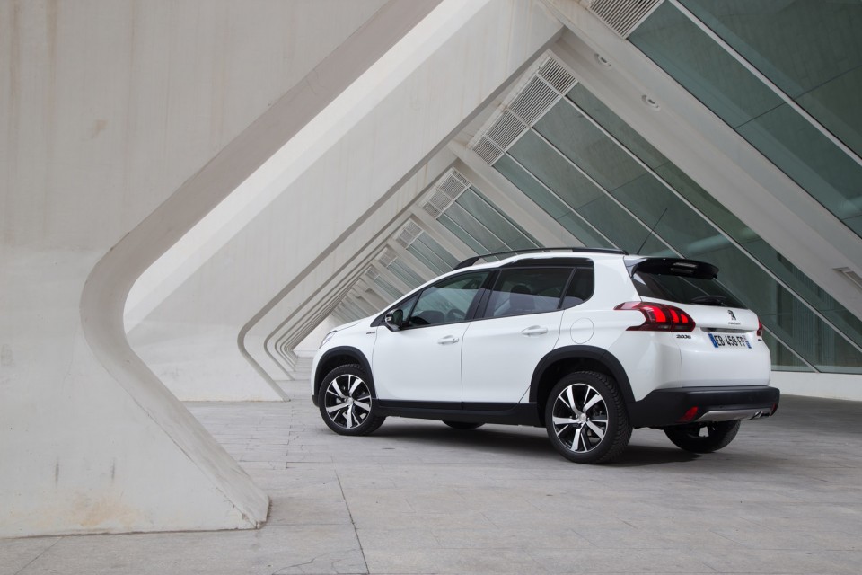 Photo Peugeot 2008 GT Line restylée Blanc Nacré - Essais 2016