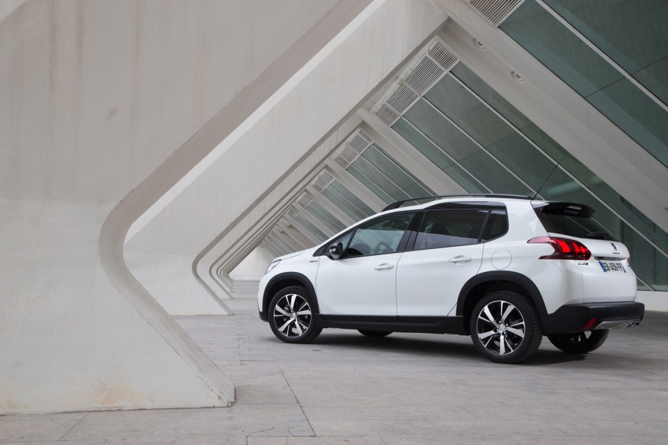 Photo Peugeot 2008 GT Line restylée Blanc Nacré - Essais 2016