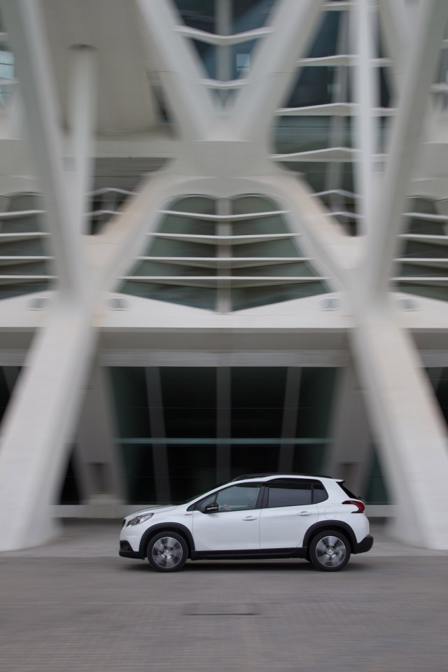Photo Peugeot 2008 GT Line restylée Blanc Nacré - Essais 2016