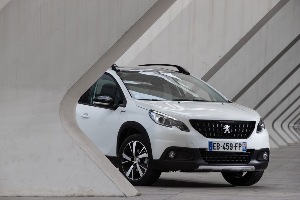 Photo Peugeot 2008 GT Line restylée Blanc Nacré - Essais 2016