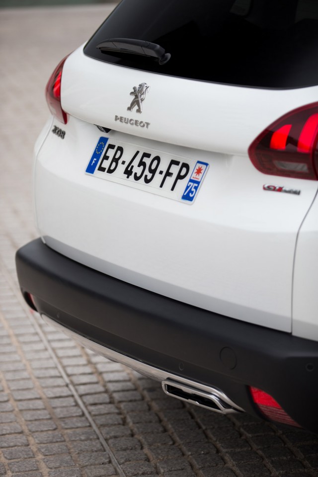 Photo coffre Peugeot 2008 GT Line restylée Blanc Nacré - Essai