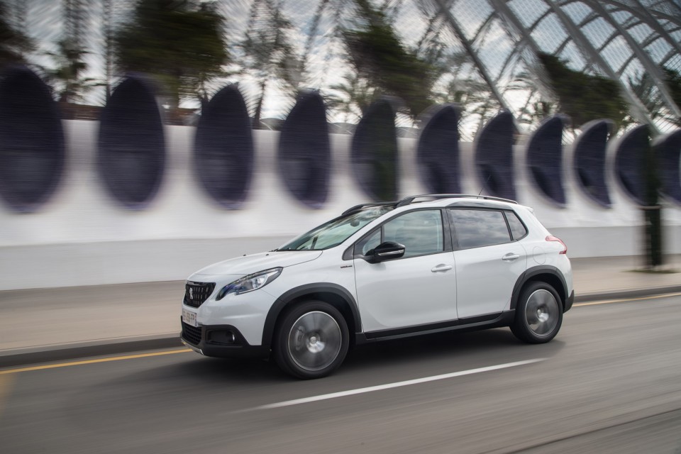 Photo Peugeot 2008 GT Line restylée Blanc Nacré - Essais 2016